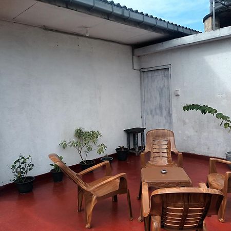 Lovely Flowers In Mount Lavinia Dehiwala-Mount Lavinia Exterior foto